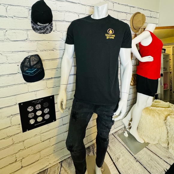 Volcom Other - c̠c̠o̠🏷️Volcom Short Sleeve T-Shirt